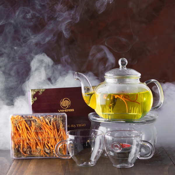 Đông Trùng Hạ Thảo Ký Chủ Nhộng hộp gỗ 40 con – Quà biếu sức khỏe cao cấp