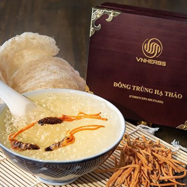 Đông Trùng Hạ Thảo Ký Chủ Nhộng hộp gỗ 40 con – Quà biếu sức khỏe cao cấp