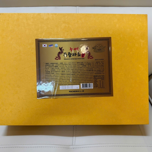 Nước Đông Trùng Hạ Thảo Hộp Gỗ Vàng Pocheon K.L.M 30ml x 60 Gói – Tăng Cường Sức Khỏe