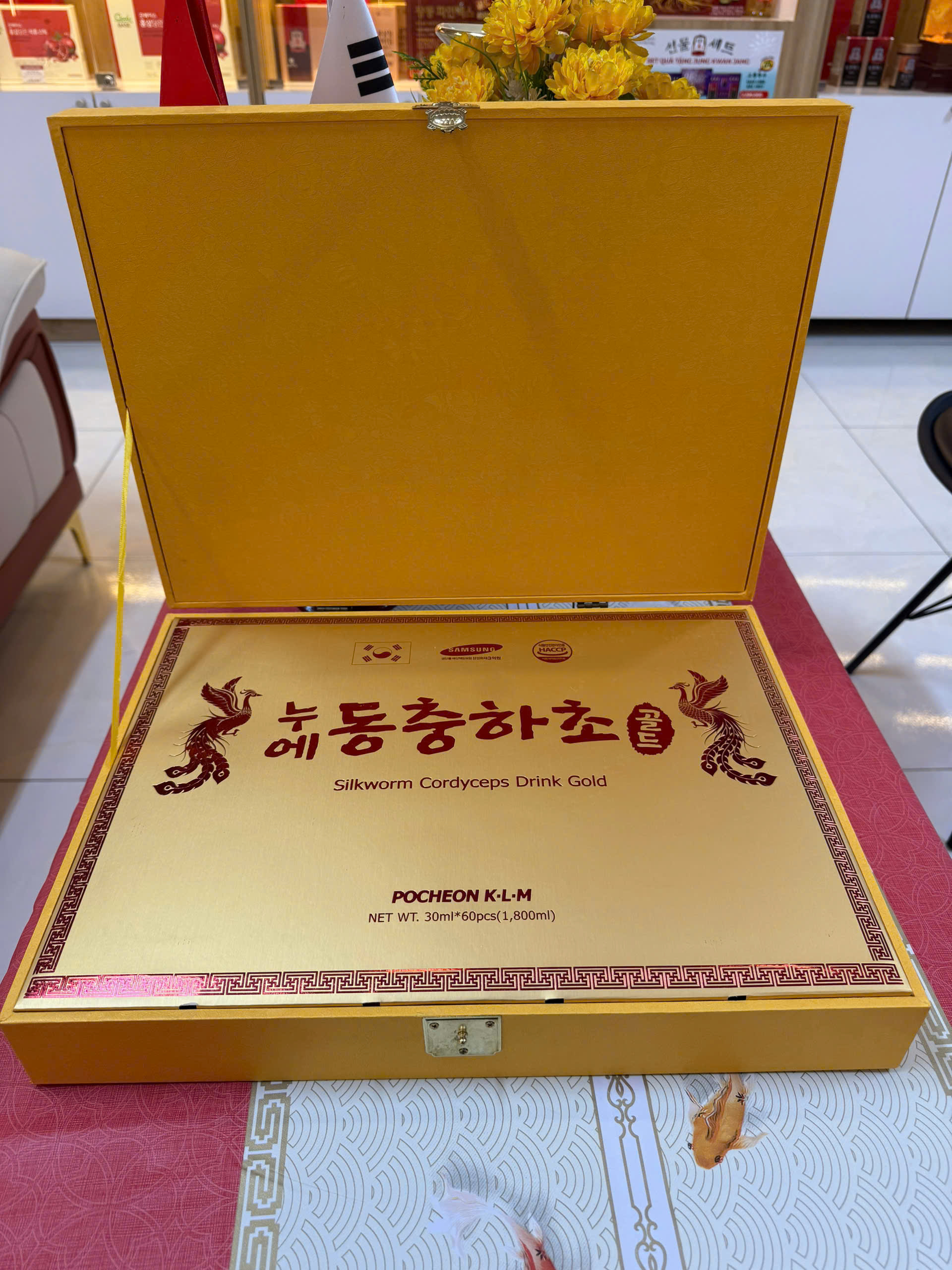 Nước Đông Trùng Hạ Thảo Pocheon hộp gỗ vàng chính hãng
