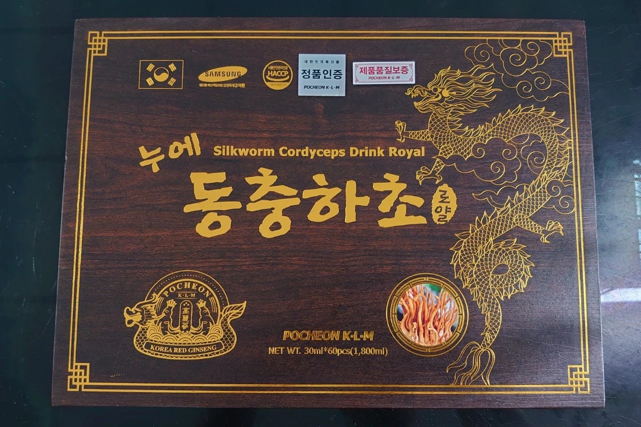 Nước Đông Trùng Hạ Thảo hộp gỗ đen Pocheon K-L-M chính hãng