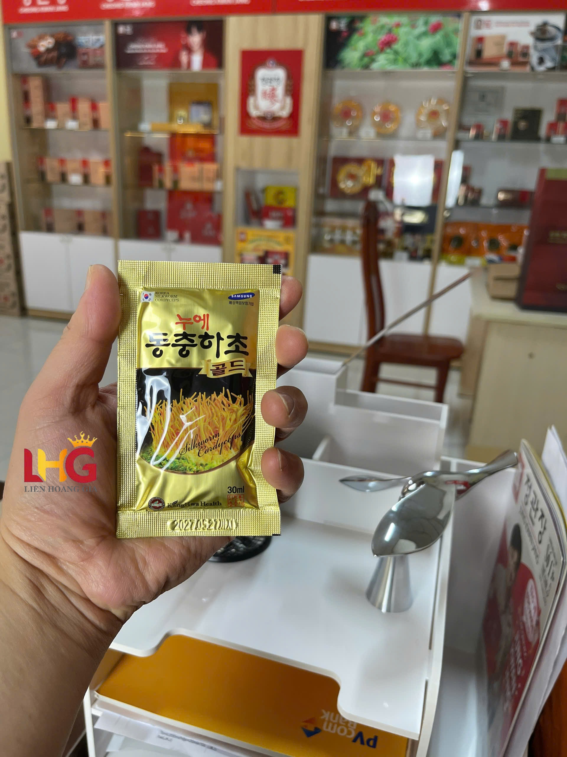 Hộp quà tặng Nước Đông Trùng Hạ Thảo Hàn Quốc – Cao cấp và sang trọng