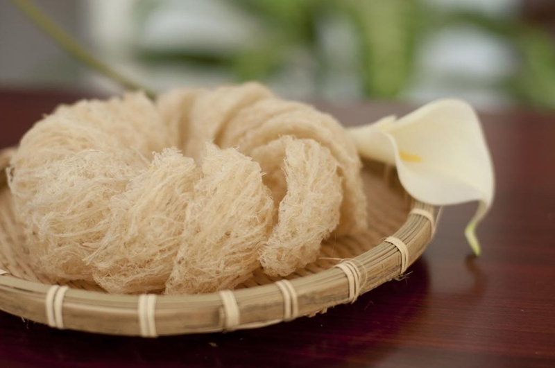 Những lưu ý quan trọng về đối tượng và liều lượng khi sử dụng yến sào bồi bổ.