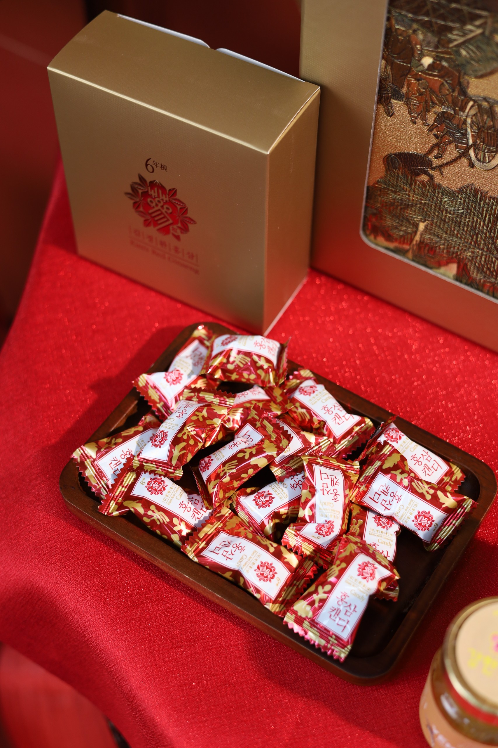 Kẹo hồng sâm không đường phù hợp cho người kiêng ngọt trong hộp quà