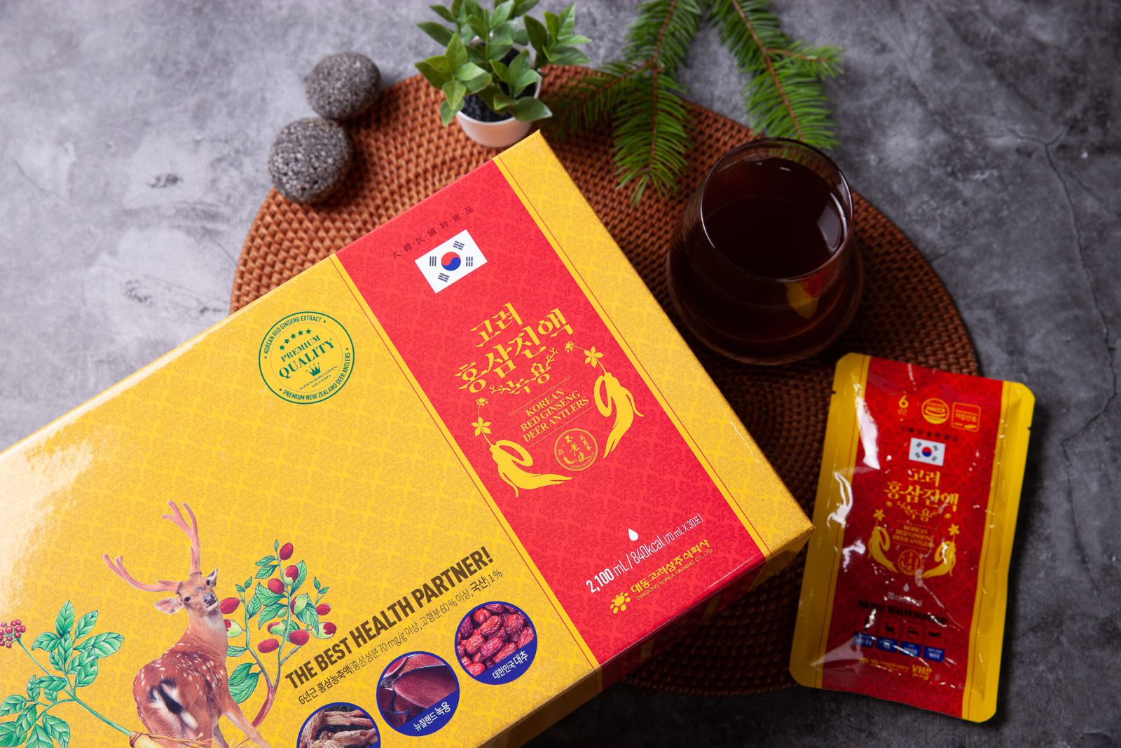 Thành phần hồng sâm 6 năm tuổi và nhung hươu New Zealand Daedong