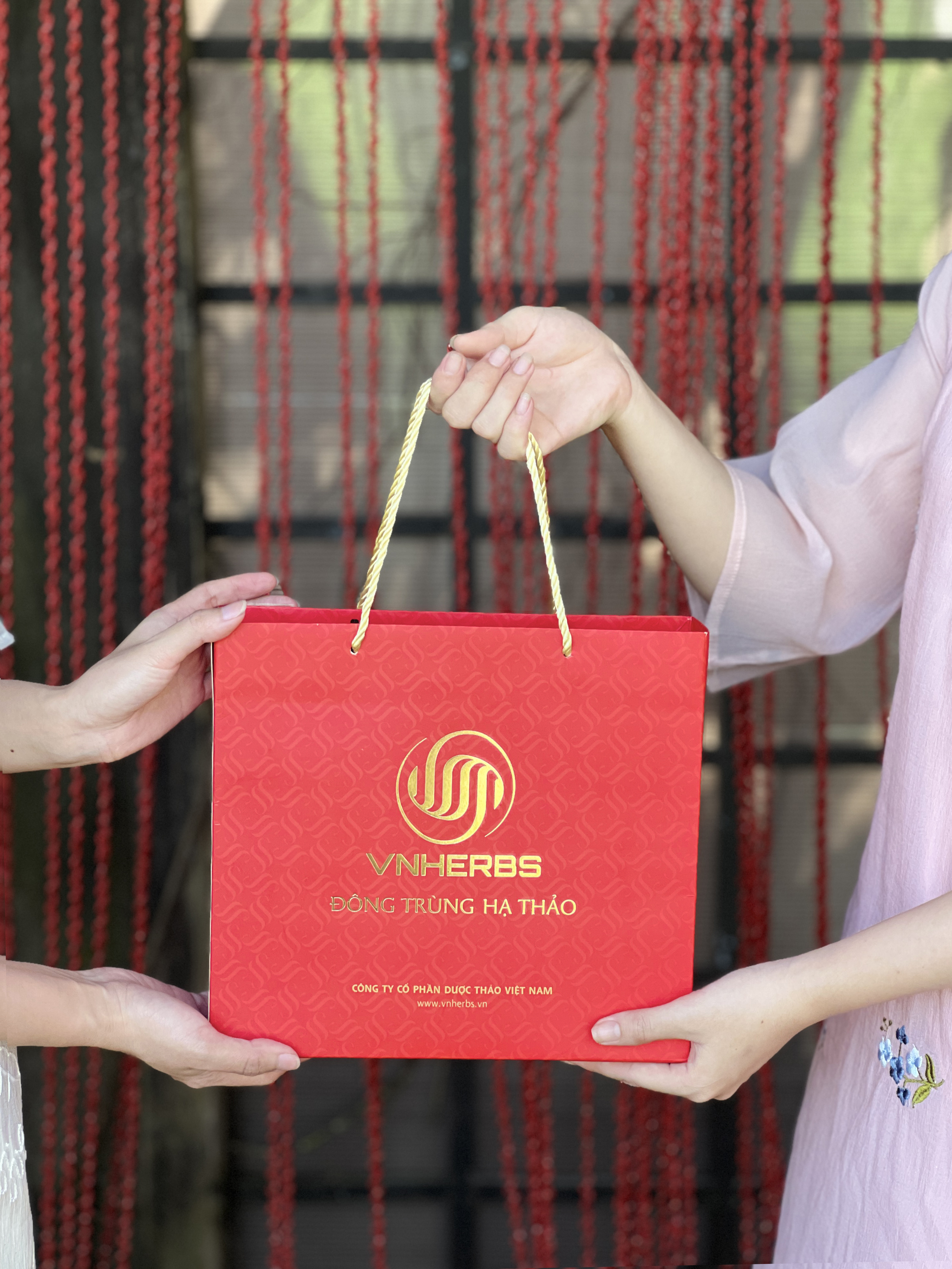 Yến chưng đông trùng hạ thảo tăng cường sức khỏe