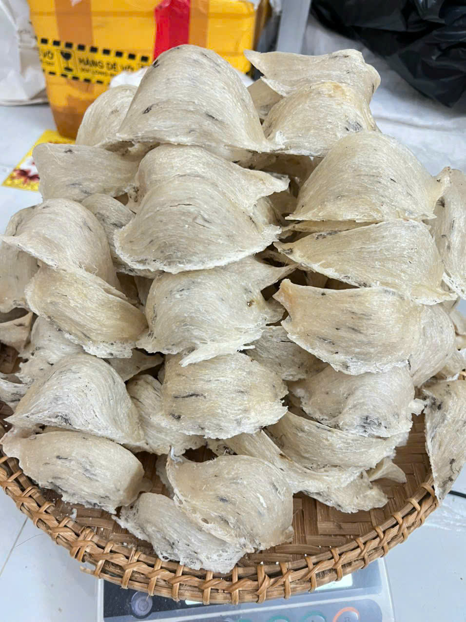 Chén yến thô nguyên tổ chưng đường phèn thơm ngon